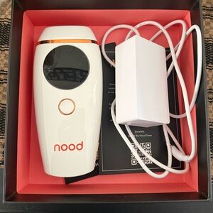 Nood White and Orange Hair Treatment Device